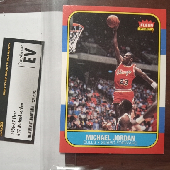 1986 Fleer Michael Jordan RC rookie card and UD3 MJ3-1 die cut insert - Picture 2 of 7